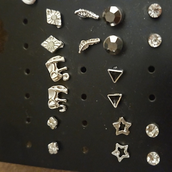 3/$20 VTG Set of Two Earring Stud Boho Princess Cards - Picture 4 of 8